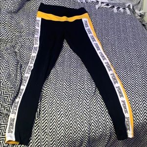 CUTE VICTORIA SECRET YOGA PANTS !!
